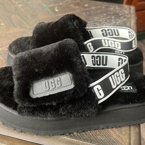 Women Ugg Black Sandals